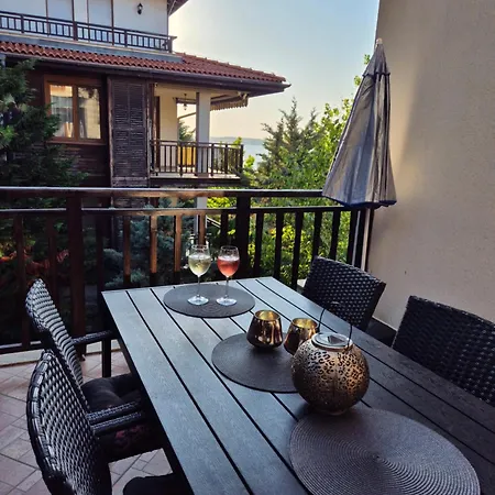 Eve Santa Marina Sea View - Sea, Pools, Relax شقة