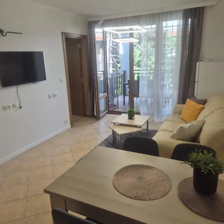 شقة Eve Santa Marina Sea View - Sea, Pools, Relax سوزوبول